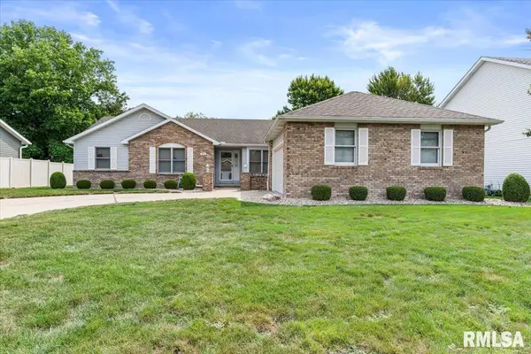 1816 Hunter Ridge DR, Springfield, IL 62704