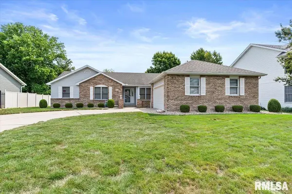 1816 Hunter Ridge DR, Springfield, IL 62704