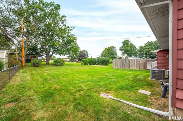 1154 SWEETBRIAR PL, Galesburg, IL 61401