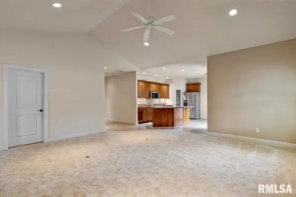2400 Aaron CT, Springfield, IL 62704
