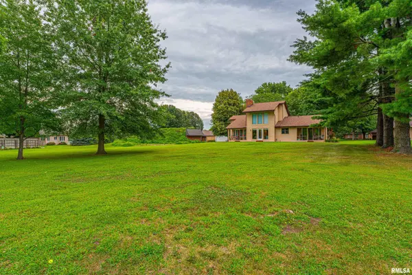 46 ILLINI DR, Lincoln, IL 62656-0000