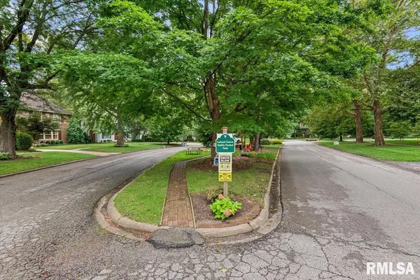 1905 NOBLE AVE, Springfield, IL 62704