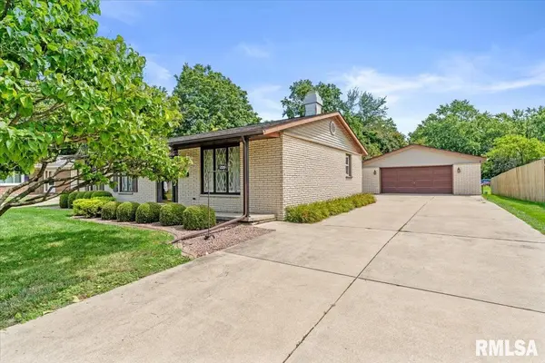 205 Deer Head LN, Springfield, IL 62704-5211