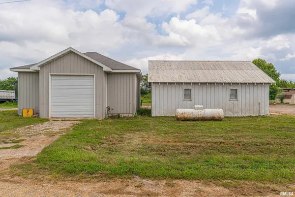 415 S GARDEN ST, Mt Pulaski, IL 62548