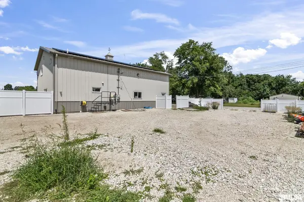 207 S OLIVE ST, New Berlin, IL 62670