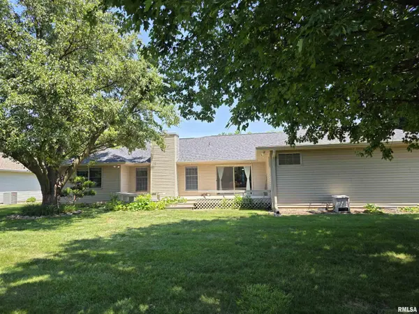 133 Manor Hill DR, Chatham, IL 62629