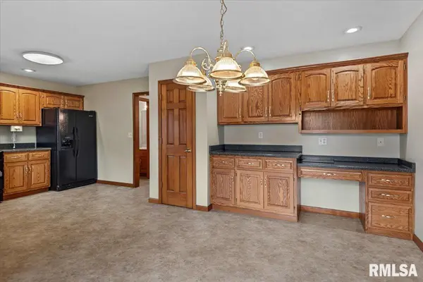 2213 Renwick DR, Springfield, IL 62711