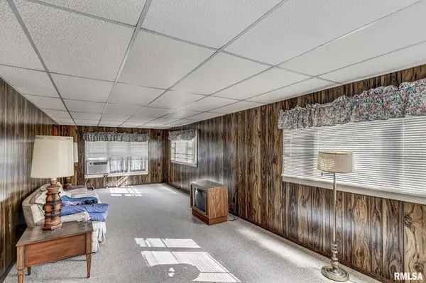 200 S MAPLE ST, Nokomis, IL 62075