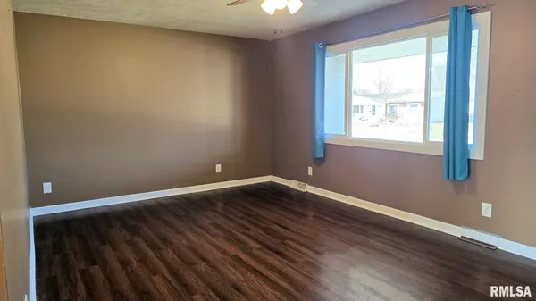 26 Woods Mill RD, Sherman, IL 62684
