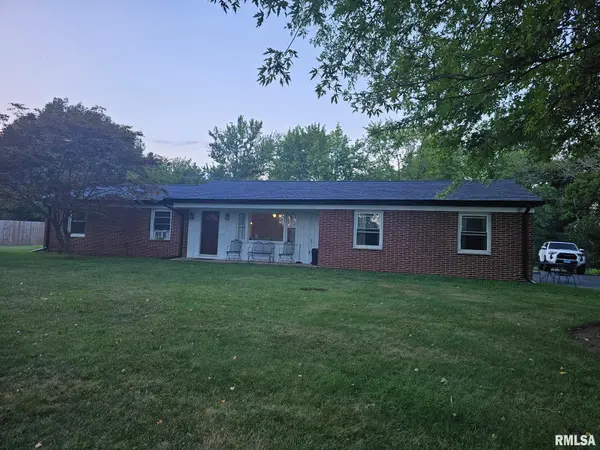 18603 BLACKHAWK DR, Girard, IL 62640