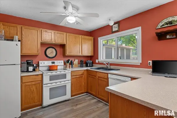 28 Trailridge LN, Springfield, IL 62702