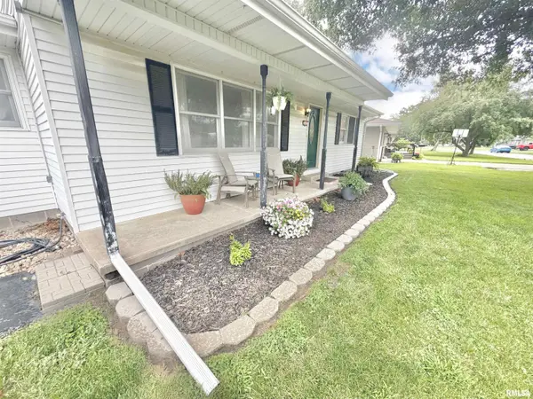 591 WALNUT ST, Knoxville, IL 61448