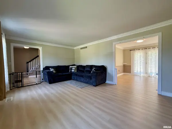 1861 CORNELIA RD, Galesburg, IL 61401
