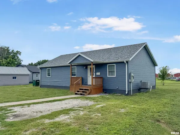305 RAILROAD AVE, Mt Sterling, IL 62353