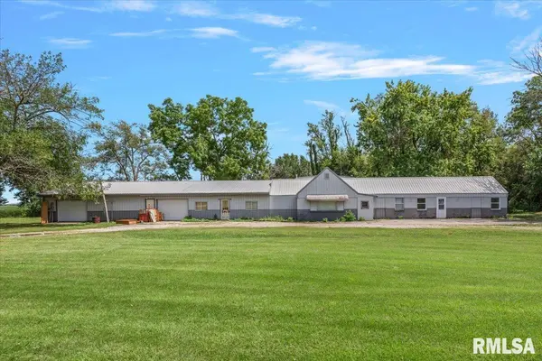 526 N RAILROAD AVE, Blue Mound, IL 62513