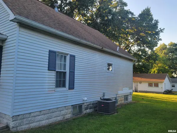 701 MILLER ST, Nokomis, IL 62075