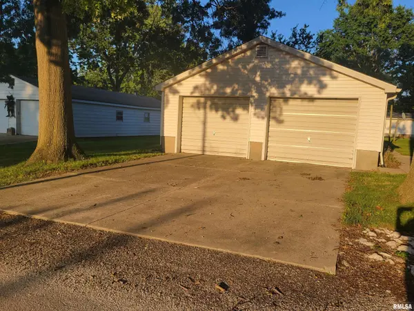 701 MILLER ST, Nokomis, IL 62075