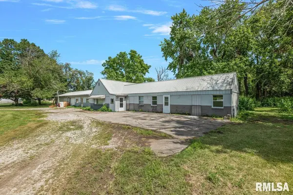 526 N RAILROAD AVE, Blue Mound, IL 62513