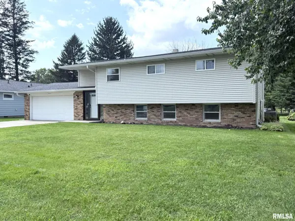 1944 N SEMINARY ST, Galesburg, IL 61401