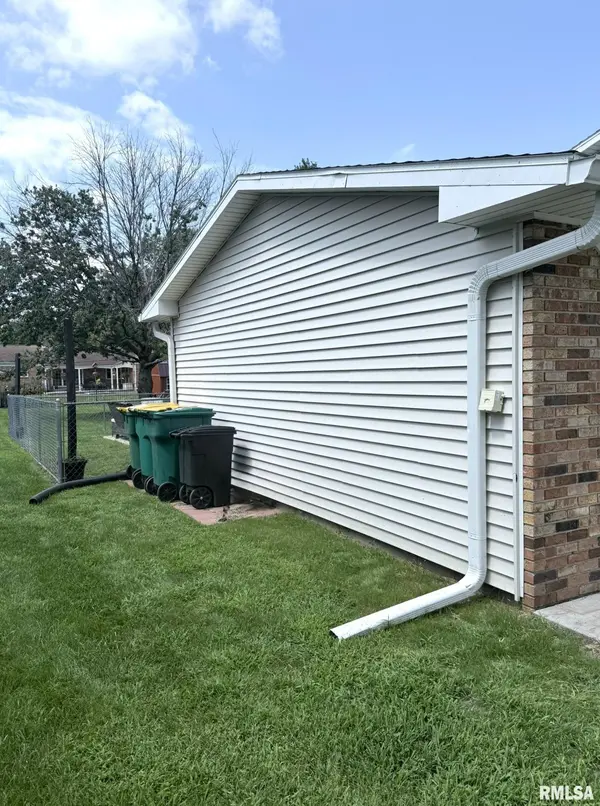 1944 N SEMINARY ST, Galesburg, IL 61401
