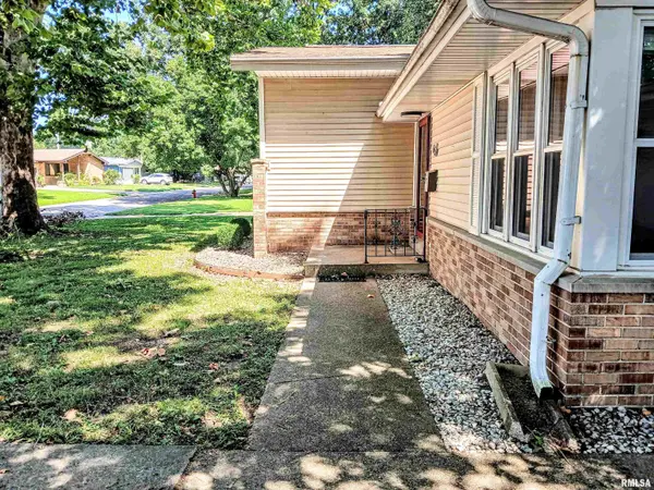 65 Lambert LN, Springfield, IL 62704