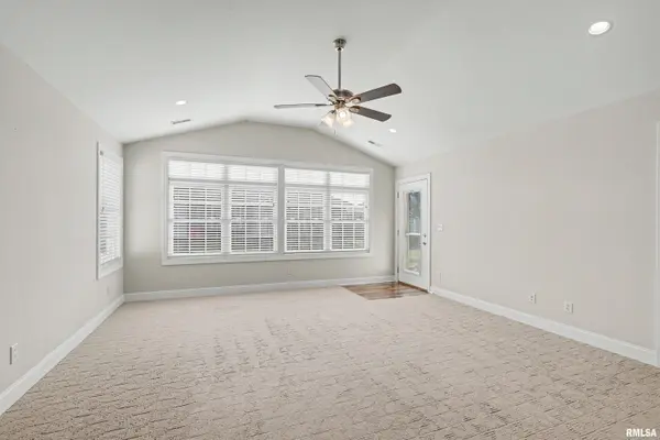 1306 Winsor DR, Quincy, IL 62305