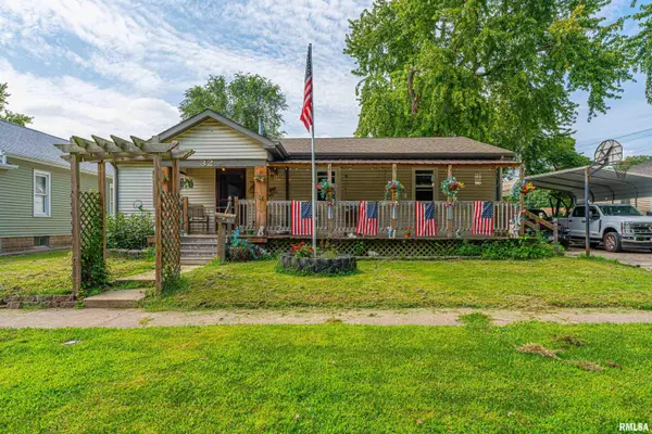 327 N SHERIDAN ST, Lincoln, IL 62656