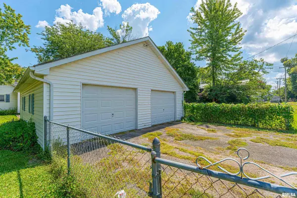 1557 WALNUT ST, Beason, IL 62512