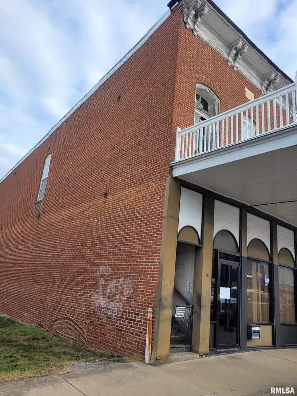 211 W St Louis ST, Nashville, IL 62263