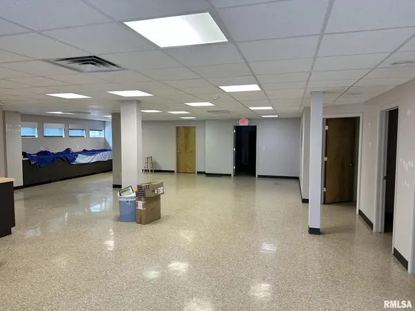 175 S MAIN ST, Canton, IL 61520