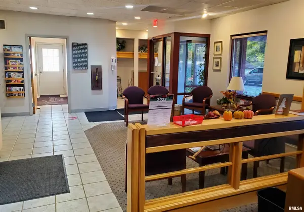 101 N PARKWAY DR, Pekin, IL 61554