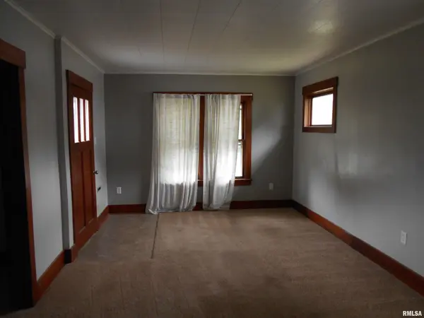 223 N COLLEGE ST, Macomb, IL 61455