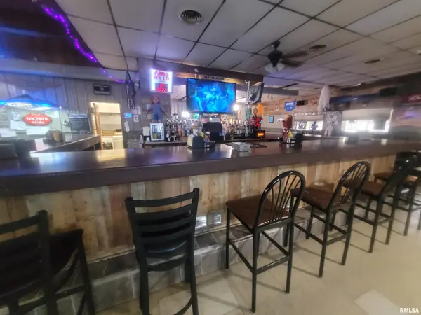103 3RD ST, London Mills, IL 61544