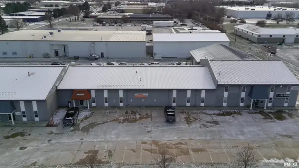 2220 W TOWNLINE RD, Peoria, IL 61615