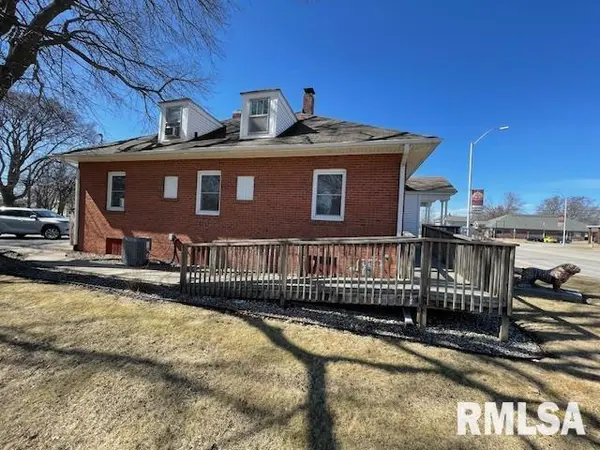 909 E JACKSON ST, Macomb, IL 61455