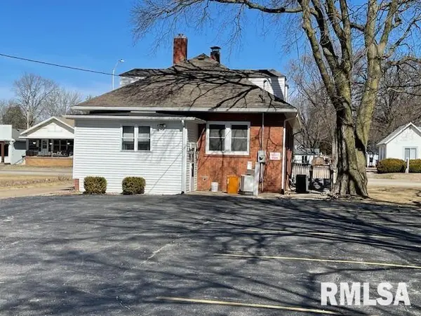 909 E JACKSON ST, Macomb, IL 61455