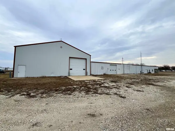 125 W BARLOW RD, Farmington, IL 61531