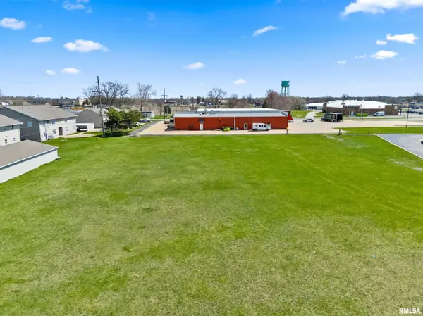 1350 WASHINGTON RD, Washington, IL 61571