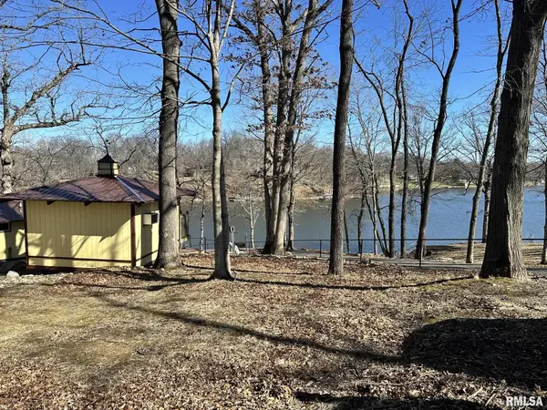 14944 E Shochonie PT, Cuba, IL 61427