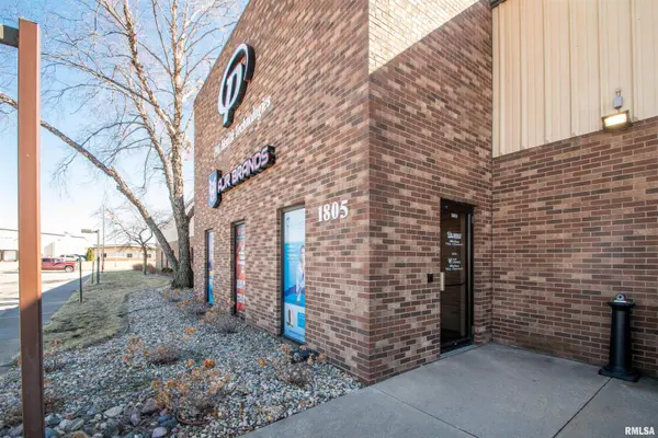 1805 Riverway DR, Pekin, IL 61554