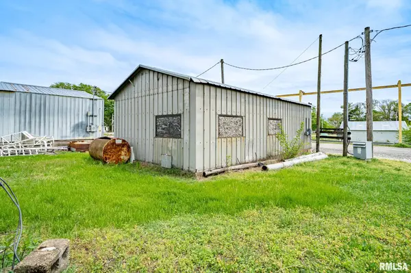 100 S MAIN ST, Forest City, IL 61532