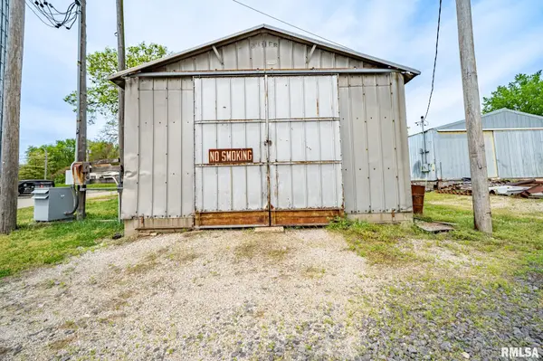 100 S MAIN ST, Forest City, IL 61532
