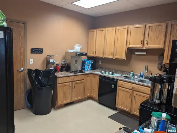 2220 W TOWNLINE RD #Suite A, Peoria, IL 61615