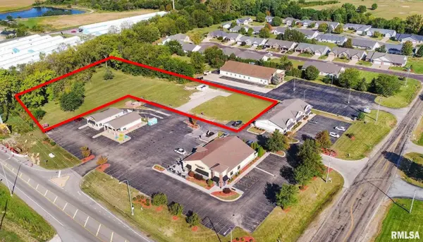 N RADNOR RD, Peoria, IL 61615
