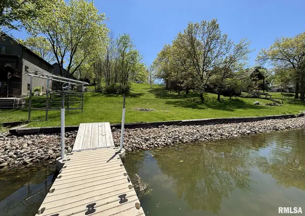 128 LAKECREST PL, Dahinda, IL 61428
