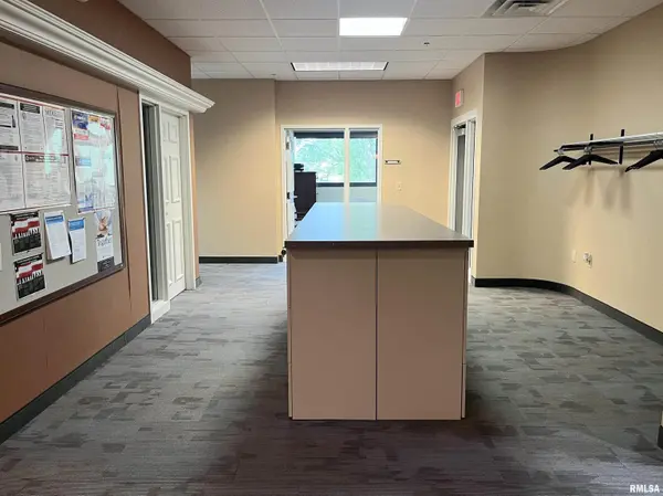 7707 N KNOXVILLE AVE #201-B, Peoria, IL 61614
