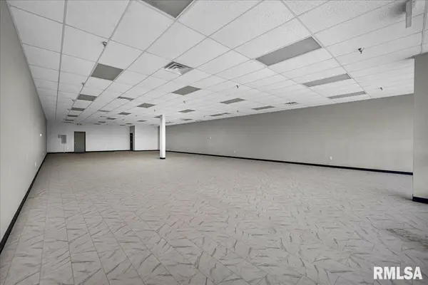 2411 N PIONEER Pkwy #D, Peoria, IL 61615