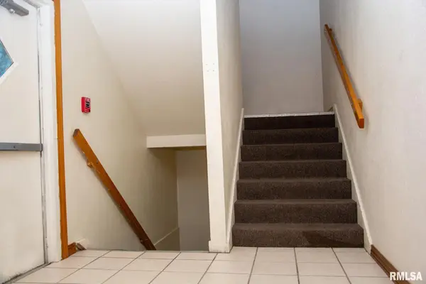 720 Wigwam Hollow RD #1, Macomb, IL 61455