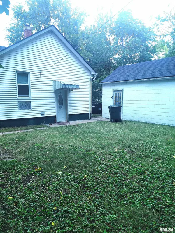 620 E ASH ST, Canton, IL 61520-1486