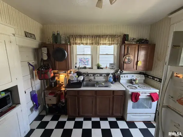 459 E LOCUST ST, Canton, IL 61520